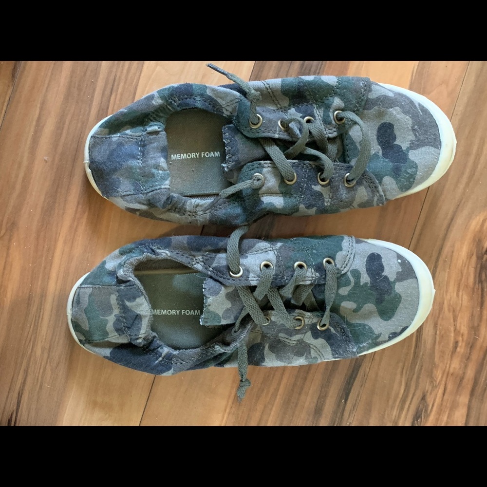 Time & Tru slip on cami sneakers